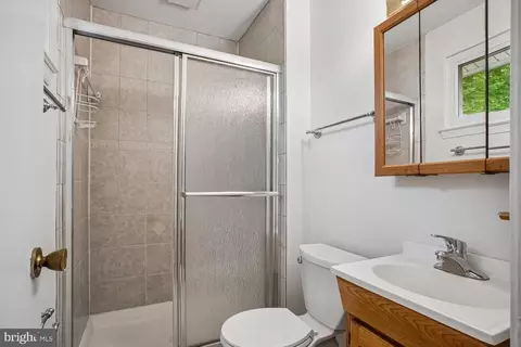 Bath - 8933 Burke Lake Rd, Springfield, VA 22151 photo 2 of 4