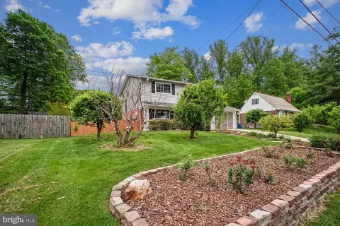 Exterior - 8933 Burke Lake Rd, Springfield, VA 22151 photo 4 of 10