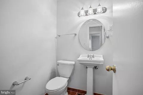 Bath - 8933 Burke Lake Rd, Springfield, VA 22151 photo 3 of 4