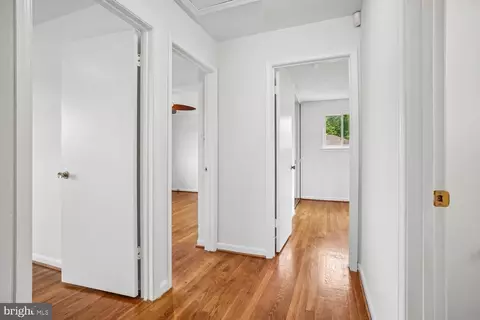 Entry Way - 8933 Burke Lake Rd, Springfield, VA 22151 photo 4 of 4