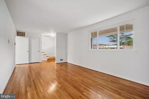 Living - 8933 Burke Lake Rd, Springfield, VA 22151 photo 2 of 4