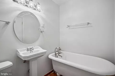 Bath - 8933 Burke Lake Rd, Springfield, VA 22151 photo 4 of 4