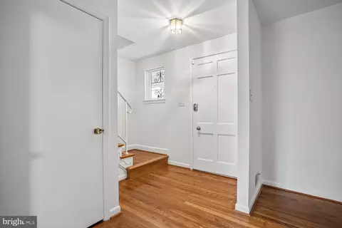 Entry Way - 8933 Burke Lake Rd, Springfield, VA 22151 photo 3 of 4