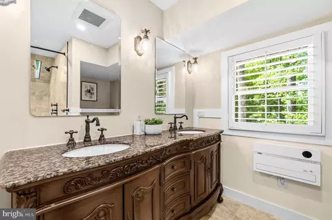 Bath - 7412 Brian Run Ct, Springfield, VA 22153 photo 2 of 6