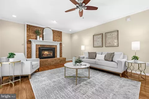 Living - 7412 Brian Run Ct, Springfield, VA 22153 photo 4 of 8