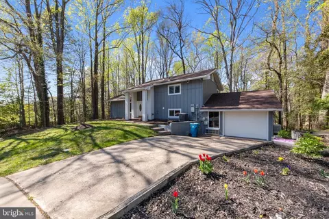 7516 Chancellor Way, Springfield, VA 22153 photo 2