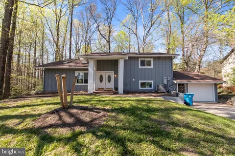 7516 Chancellor Way, Springfield, VA 22153