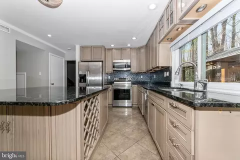 7516 Chancellor Way, Springfield, VA 22153 photo 11