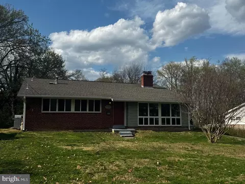 4526 Roundhill Rd, Alexandria, VA 22310