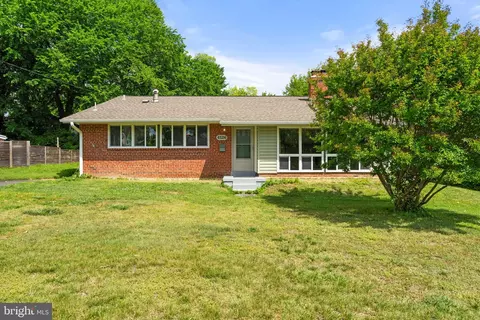 4526 Roundhill Rd, Alexandria, VA 22310