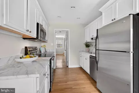 Kitchen - 6805 Market Square Dr, Mclean, VA 22101 photo 4 of 4