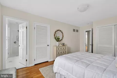 Bedroom - 6805 Market Square Dr, Mclean, VA 22101 photo 4 of 6
