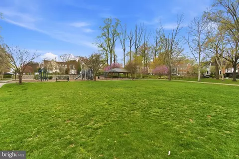 Exterior - 6805 Market Square Dr, Mclean, VA 22101 photo 6 of 6