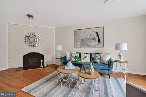 Living - 6805 Market Square Dr, Mclean, VA 22101 photo 5 of 7