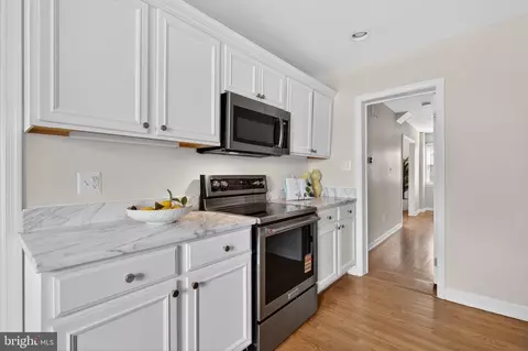 Kitchen - 6805 Market Square Dr, Mclean, VA 22101 photo 3 of 4