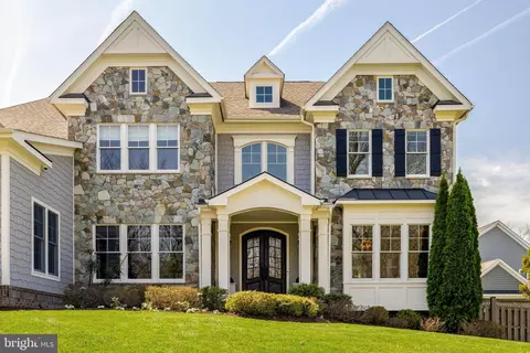9115 Tetterton Ave, Vienna, VA 22182