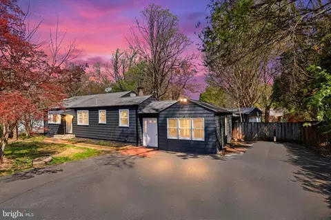 9704 Blake Ln, Fairfax, VA 22031