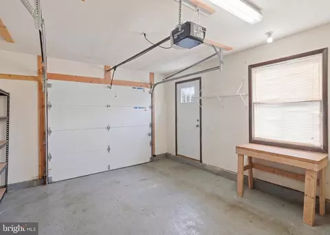 Entry Way - 6614 Stagecoach St, Springfield, VA 22150 photo 4 of 4