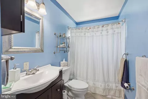 Bath - 6614 Stagecoach St, Springfield, VA 22150 photo 2 of 2