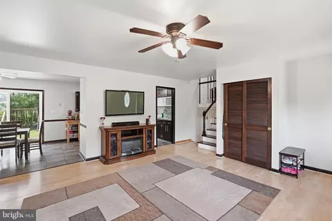 Entry Way - 6614 Stagecoach St, Springfield, VA 22150 photo 1 of 4