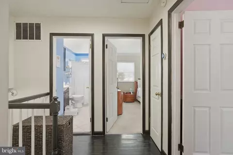 Entry Way - 6614 Stagecoach St, Springfield, VA 22150 photo 3 of 4