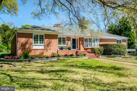 8503 W Boulevard Dr, Alexandria, VA 22308