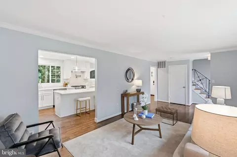 Living - 5506 Kempton Dr, Springfield, VA 22151 photo 2 of 3