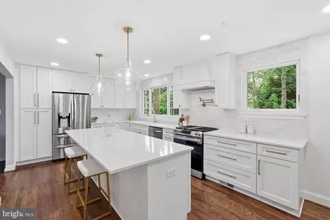 5506 Kempton Dr, Springfield, VA 22151