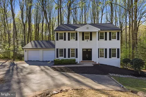 12136 Westwood Hills Dr, Herndon, VA 20171