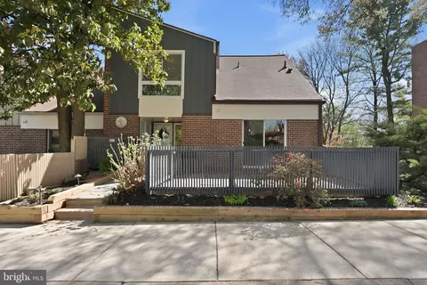 11556 Links Dr, Reston, VA 20190