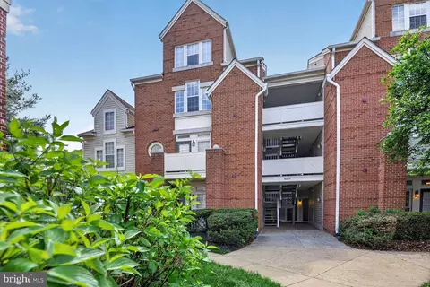 6864 Brindle Heath Way #203, Alexandria, VA 22315