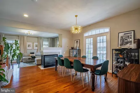 Dining - 2520 Walnut Leaf Ln, Herndon, VA 20171 photo 2 of 4