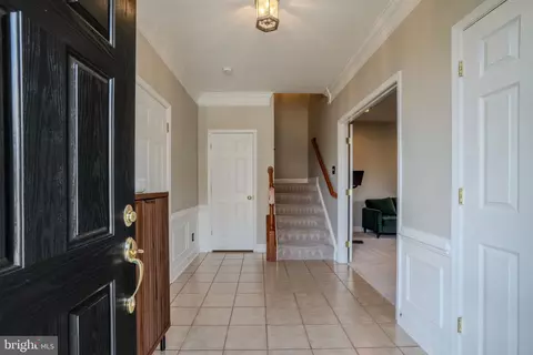 Entry Way - 2520 Walnut Leaf Ln, Herndon, VA 20171 photo 1 of 3