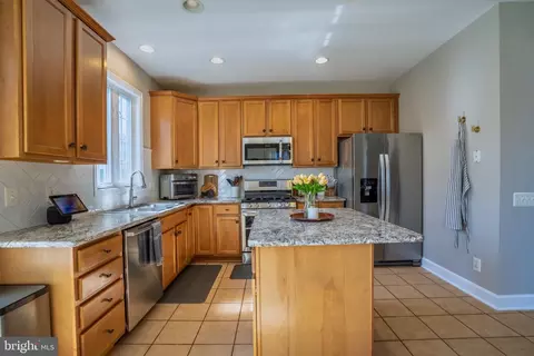 Kitchen - 2520 Walnut Leaf Ln, Herndon, VA 20171 photo 2 of 4