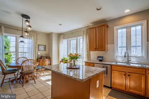 Kitchen - 2520 Walnut Leaf Ln, Herndon, VA 20171 photo 4 of 4