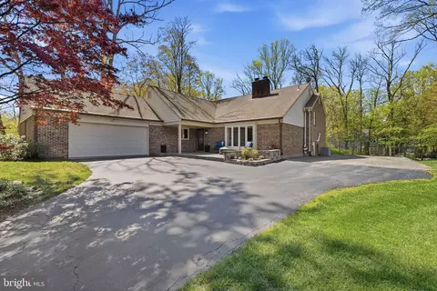 5006 Pheasant Ridge Rd, Fairfax, VA 22030