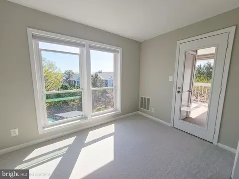 Bedroom - 3176 Summit Square Dr #4-E4, Oakton, VA 22124 photo 1 of 3