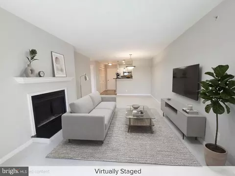 Living - 3176 Summit Square Dr #4-E4, Oakton, VA 22124 photo 2 of 5