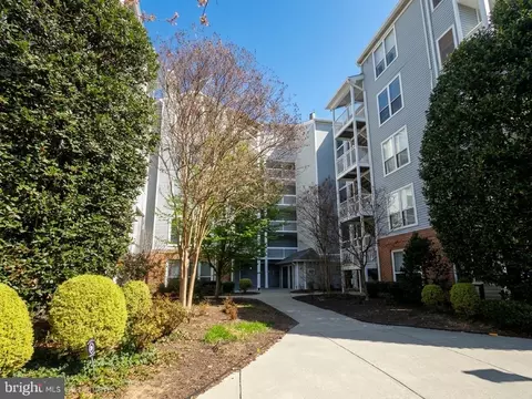 3176 Summit Square Dr #4-E4, Oakton, VA 22124