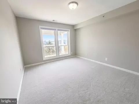 Bedroom - 3176 Summit Square Dr #4-E4, Oakton, VA 22124 photo 3 of 3