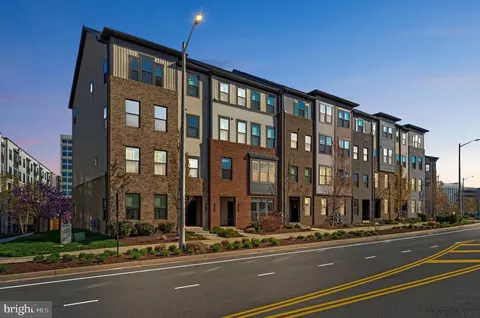 13270 Woodland Park Rd #3J, Herndon, VA 20171