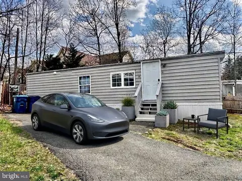 11209 Mobile Dr, Fairfax, VA 22030