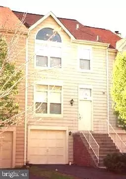 519 Dakota Dr, Herndon, VA 20170