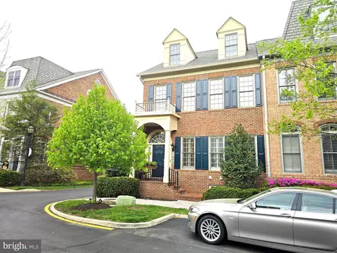 1408 Harvest Crossing Dr, Mclean, VA 22101