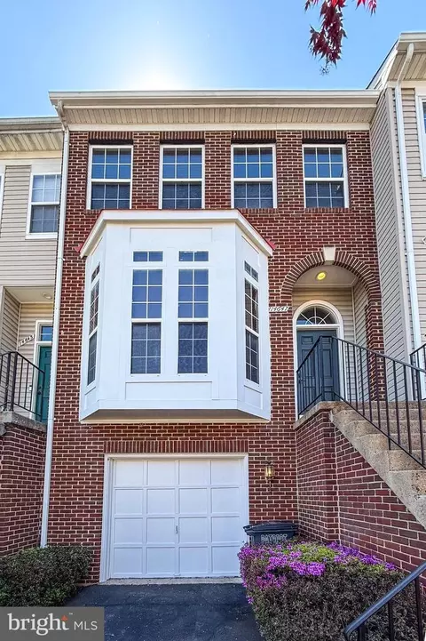 14647 Seasons Dr, Centreville, VA 20120