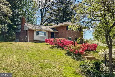 6451 Queen Anne Ter, Falls Church, VA 22044