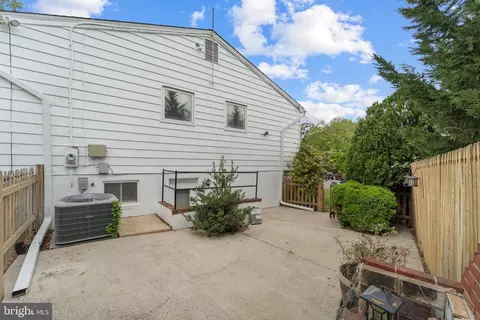 Exterior - 6423 Cabell Ct, Springfield, VA 22150 photo 5 of 11