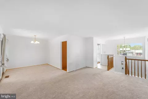 Living - 6423 Cabell Ct, Springfield, VA 22150 photo 2 of 5