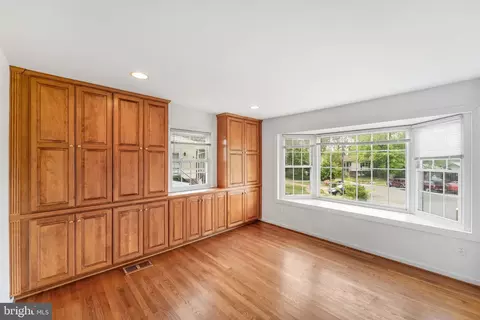 Living - 6423 Cabell Ct, Springfield, VA 22150 photo 5 of 5