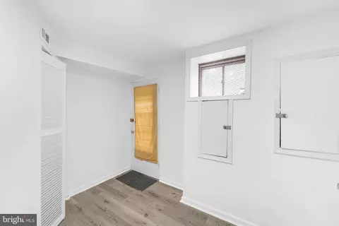 Entry Way - 6423 Cabell Ct, Springfield, VA 22150 photo 3 of 3